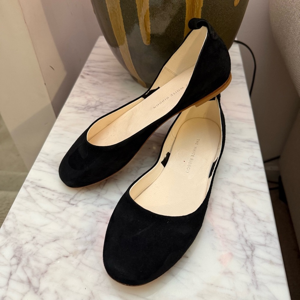 THE WHITE RIBBON SIENNA BALLET FLATS - BLACK NUBUCK